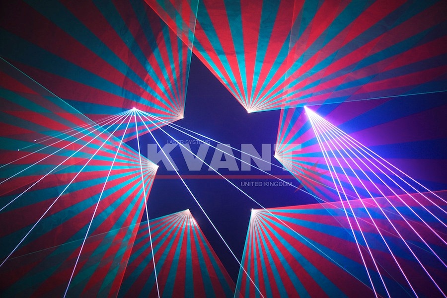 円形トラスにレーザーを設置 KVANT DIAMOND 円形トラスに設置 面白い演出 照明 クバンツ クバント ケーバント ケバント